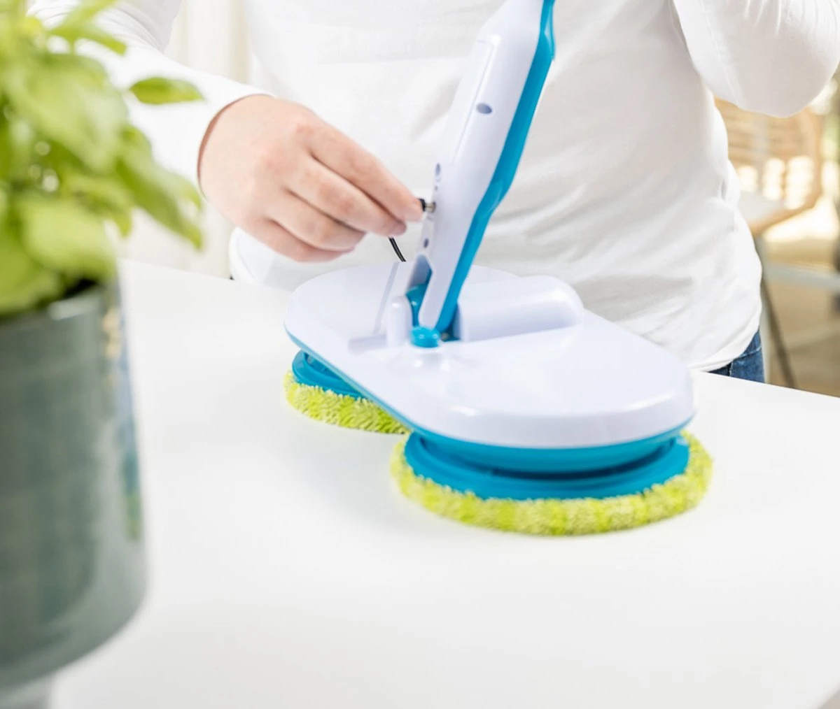 Hurricane Floating Mop - Accu Dweilset - 100 Rotaties Per Minuut 6 Hurricane Floating Mop - Accu Dweilset - 100 Rotaties Per Minuut - Afbeelding 6