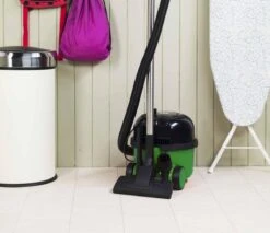 Numatic Henry HVR162-11 Stofzuiger Met Zak En Luxe Accessoire Kit. 8 Numatic Henry HVR162-11 Stofzuiger Met Zak En Luxe Accessoire Kit. -Leifheit Store 1200x1037 4