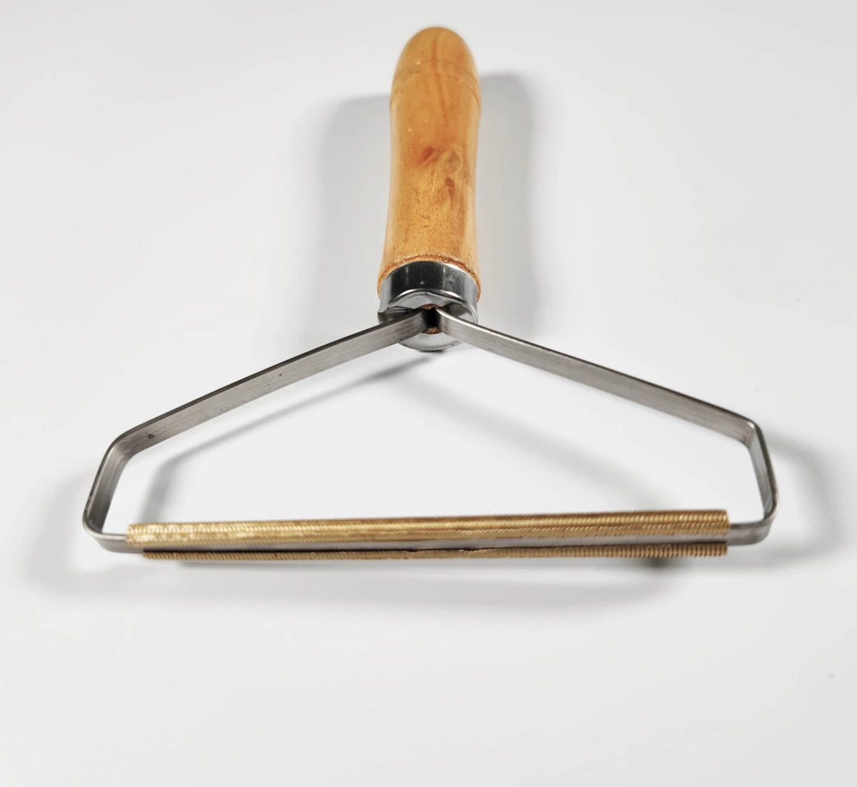 NIIYEBU Pluizenverwijderaar - Kleding Ontpluizer - Voor Tapijt - Verwijdert Pluisjes - Huisdierhaar Verwijderaar - Lint Remover - Hout - Makkelijk Mee Te Nemen 2 NIIYEBU Pluizenverwijderaar - Kleding Ontpluizer - Voor Tapijt - Verwijdert Pluisjes - Huisdierhaar Verwijderaar - Lint Remover - Hout - Makkelijk Mee Te Nemen - Afbeelding 2