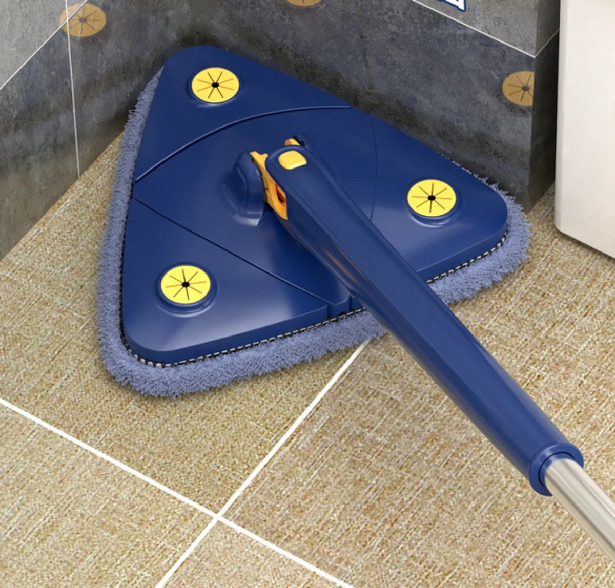 Merkloos Premium Driehoekige Dweil Met Wringer - Verstelbaar En 360 Graden Draaibaar – Dweilsysteem Incl. 4 Microvezel Doeken 2 Merkloos Premium Driehoekige Dweil Met Wringer - Verstelbaar En 360 Graden Draaibaar – Dweilsysteem Incl. 4 Microvezel Doeken - Afbeelding 2