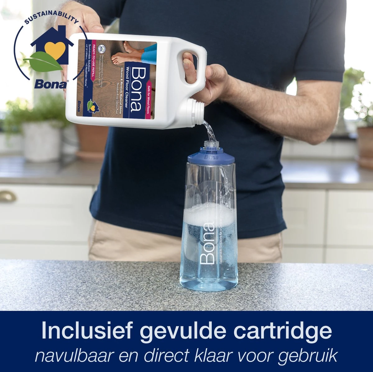 Bona Premium Spray Mop - Alles-in-1 Dweilsysteem - Vloerwisser Inclusief Houten Vloer Reiniger & Microvezel Reinigingspad - Streeploos - Sneldrogend 3 Bona Premium Spray Mop - Alles-in-1 Dweilsysteem - Vloerwisser Inclusief Houten Vloer Reiniger & Microvezel Reinigingspad - Streeploos - Sneldrogend - Afbeelding 3