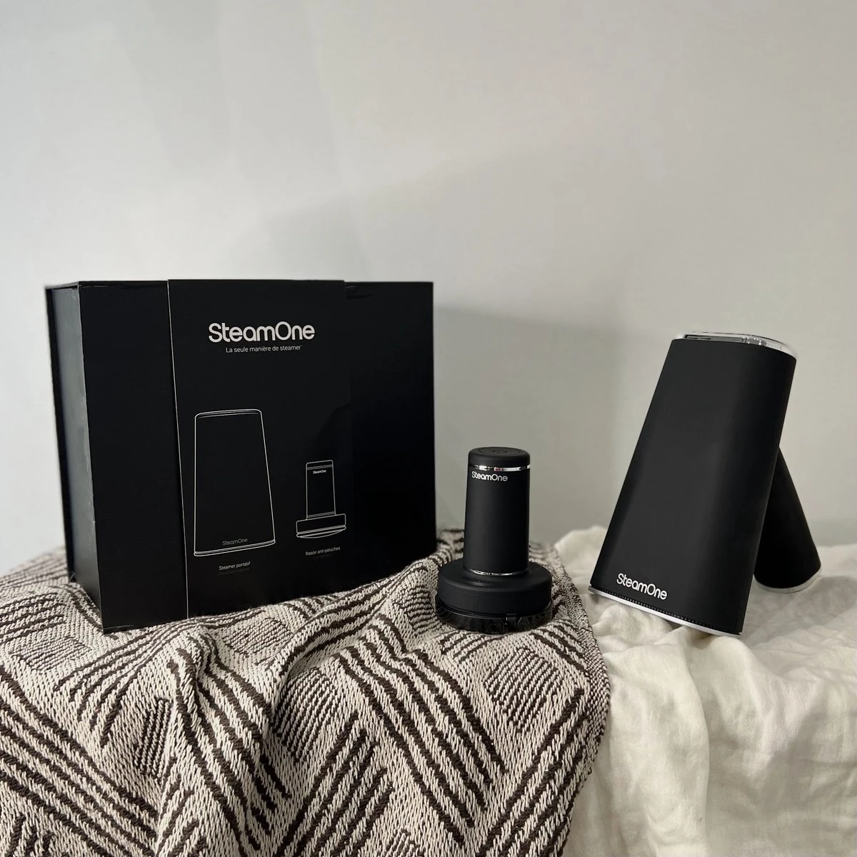 SteamOne Foldable Handstomer Met RP10B Pluizenverwijderaar In Giftbox 6 SteamOne Foldable Handstomer Met RP10B Pluizenverwijderaar In Giftbox - Afbeelding 6