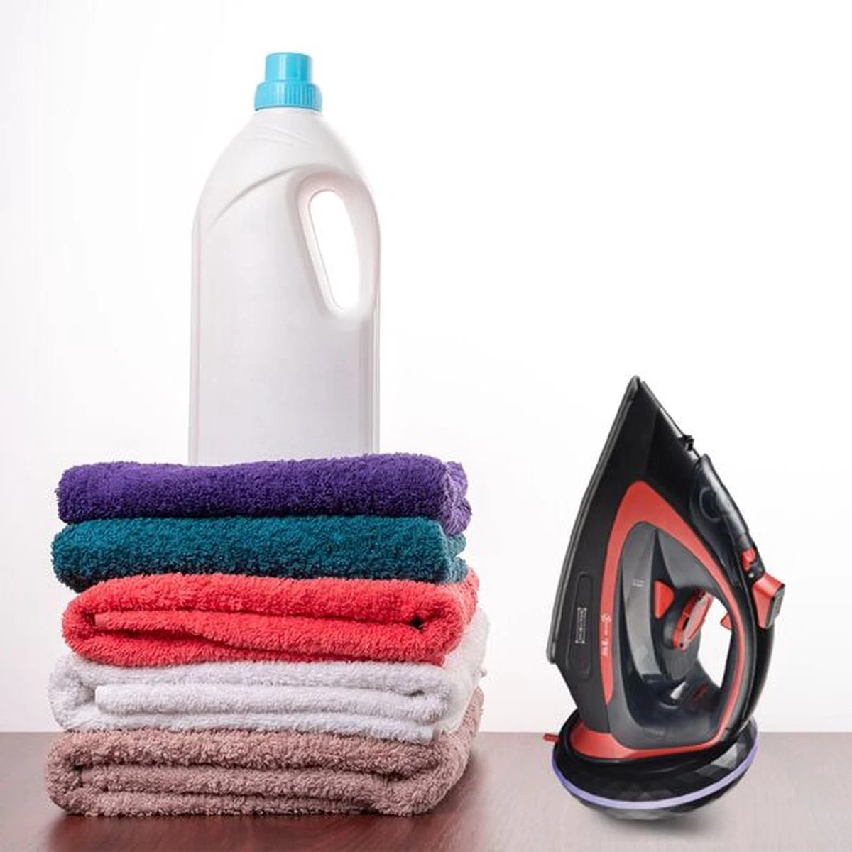 Royalty Line Draadloos Strijkijzer - Krachtig Snoerloos Strijken - Snoerloze Stoomstrijkijzer - Droogstrijkijzer - 2400W - Strijkijzer Met Stoomgenerator - 450ML Watercapaciteit - Rood 11 Royalty Line Draadloos Strijkijzer - Krachtig Snoerloos Strijken - Snoerloze Stoomstrijkijzer - Droogstrijkijzer - 2400W - Strijkijzer Met Stoomgenerator - 450ML Watercapaciteit - Rood - Afbeelding 11