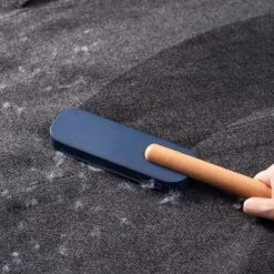 Merkloos Pluizenverwijderaar - Ontpluizer - Kledingroller – Pluizenroller - Kleefroller - Kledingborstel - Ontpluizer - Pluizentondeuse - Huisdierhaar Verwijderaar - Blauw -Leifheit Store 1200x1200 2855