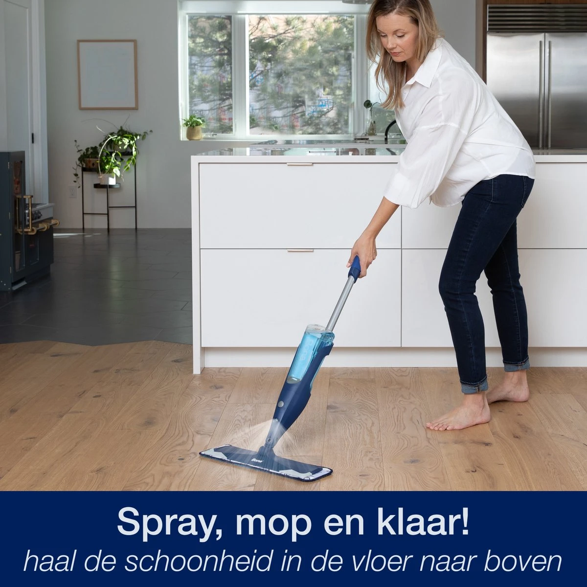 Bona Premium Spray Mop - Alles-in-1 Dweilsysteem - Vloerwisser Inclusief Houten Vloer Reiniger & Microvezel Reinigingspad - Streeploos - Sneldrogend 6 Bona Premium Spray Mop - Alles-in-1 Dweilsysteem - Vloerwisser Inclusief Houten Vloer Reiniger & Microvezel Reinigingspad - Streeploos - Sneldrogend - Afbeelding 6