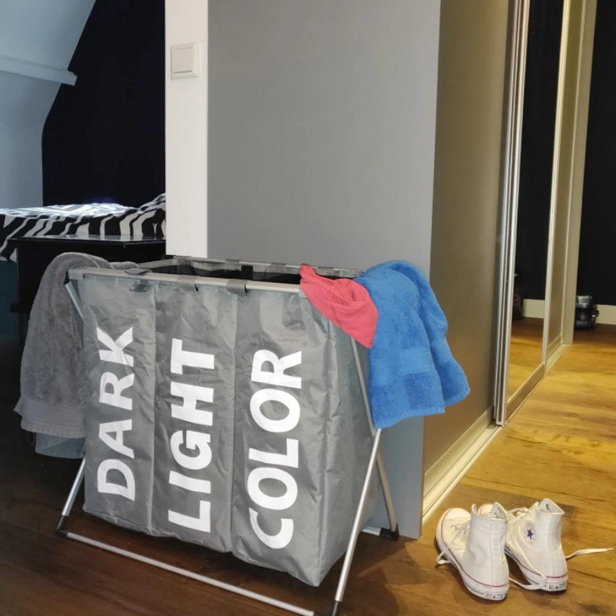 Wasmand Met 3 Vakken - 90 Liter - Opvouwbaar En Afneembaar Frame - Wassorteerder In Verschillende Kleuren - Badkamer Wasgoed Organizer Met Sluitbare Zak - Zwart 3 Wasmand Met 3 Vakken - 90 Liter - Opvouwbaar En Afneembaar Frame - Wassorteerder In Verschillende Kleuren - Badkamer Wasgoed Organizer Met Sluitbare Zak - Zwart - Afbeelding 3