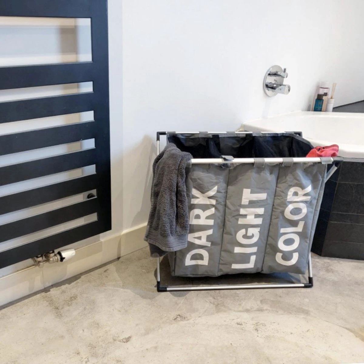 Wasmand Met 3 Vakken - 90 Liter - Opvouwbaar En Afneembaar Frame - Wassorteerder In Verschillende Kleuren - Badkamer Wasgoed Organizer Met Sluitbare Zak - Zwart 5 Wasmand Met 3 Vakken - 90 Liter - Opvouwbaar En Afneembaar Frame - Wassorteerder In Verschillende Kleuren - Badkamer Wasgoed Organizer Met Sluitbare Zak - Zwart - Afbeelding 5