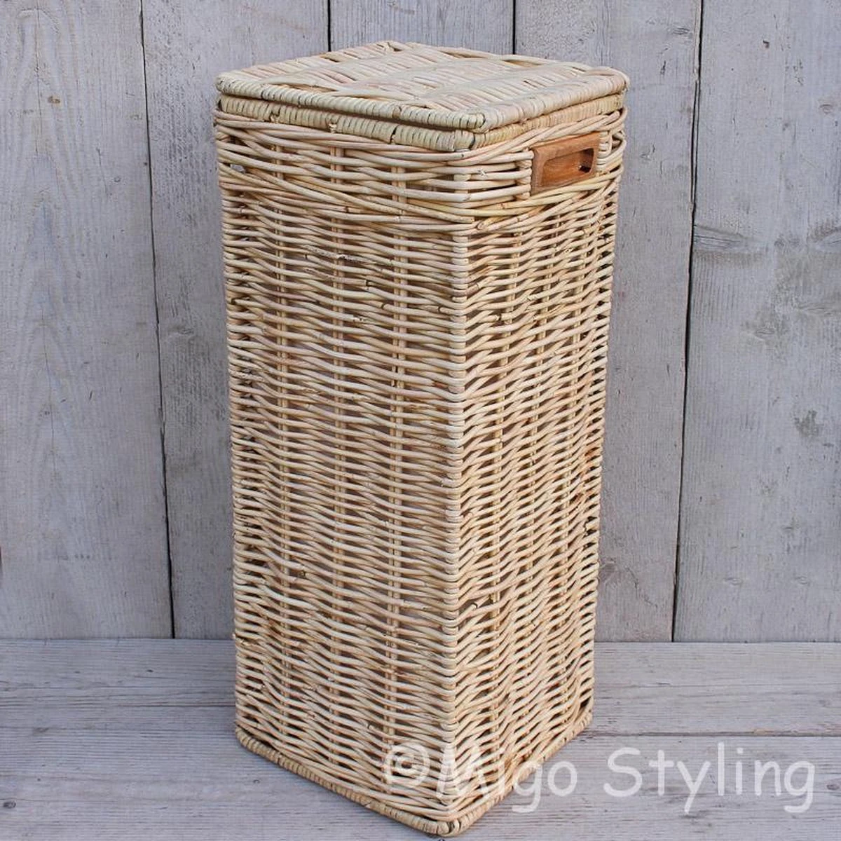 Migo Styling - Wasmand - Hoog - Smal - Met Deksel - 31x31xH70 - Riet - Rotan - Naturel 1 Migo Styling - Wasmand - Hoog - Smal - Met Deksel - 31x31xH70 - Riet - Rotan - Naturel