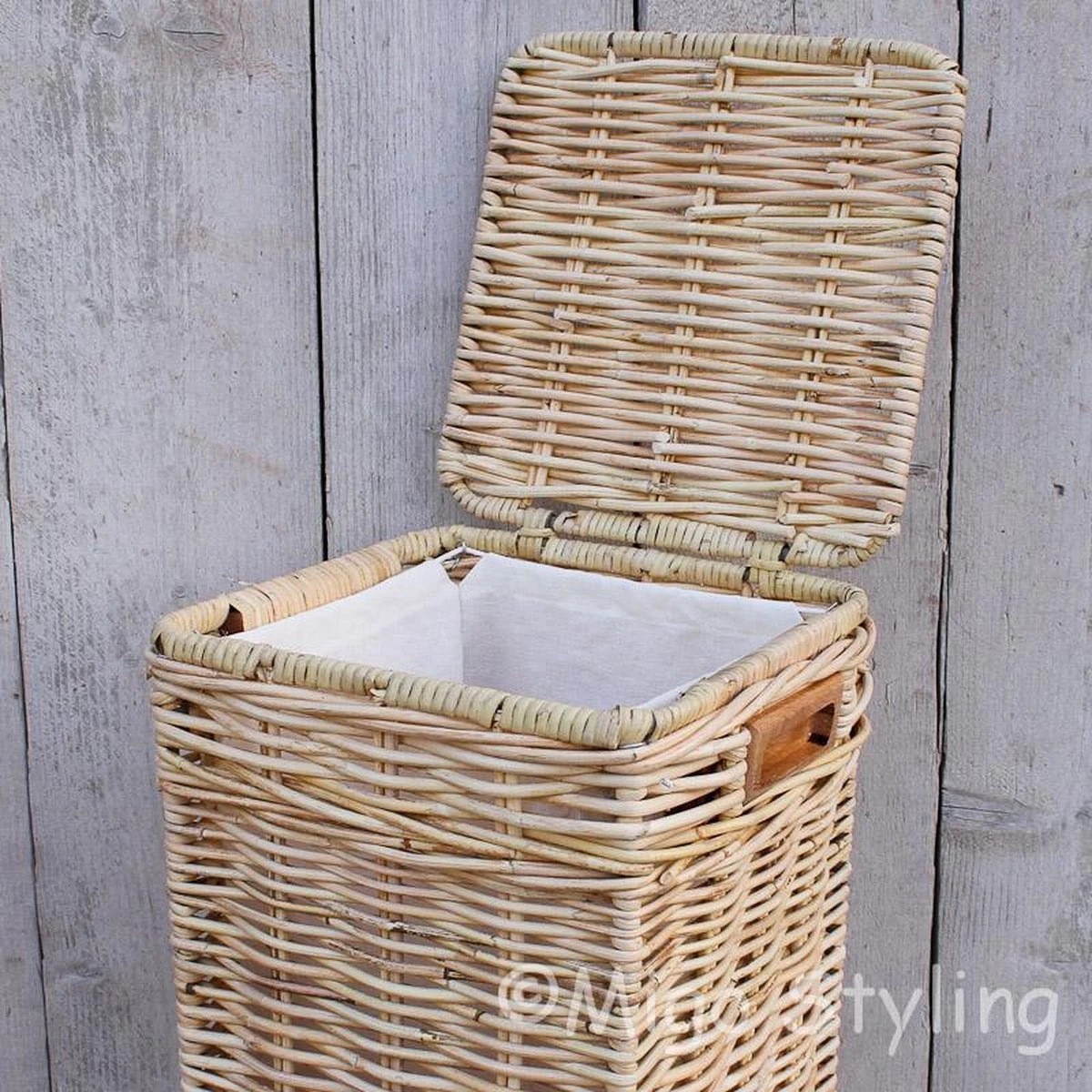 Migo Styling - Wasmand - Hoog - Smal - Met Deksel - 31x31xH70 - Riet - Rotan - Naturel 3 Migo Styling - Wasmand - Hoog - Smal - Met Deksel - 31x31xH70 - Riet - Rotan - Naturel - Afbeelding 3