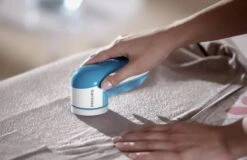 Philips - Ontpiller - Pluizenverwijderaar - Ontpluizer - Pluizenondeuse - Op Batterijen - GC026 - Blauw 6 Philips - Ontpiller - Pluizenverwijderaar - Ontpluizer - Pluizenondeuse - Op Batterijen - GC026 - Blauw -Leifheit Store 1200x776 6