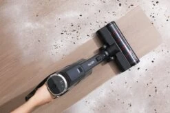 Swiss Pro+ Snoerloze Steelstofzuiger V18 29KPA INC Standaart Steelstofzuigers Steelstofzuiger Draadloos Met Kruimeldief Turbo Stand Led Verlichting In Mondstuk Sterke Zuigkracht Edition 2023 -Leifheit Store 1200x799 148