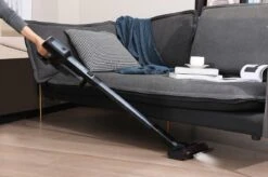 Swiss Pro+ Snoerloze Steelstofzuiger V18 29KPA INC Standaart Steelstofzuigers Steelstofzuiger Draadloos Met Kruimeldief Turbo Stand Led Verlichting In Mondstuk Sterke Zuigkracht Edition 2023 -Leifheit Store 1200x799 149