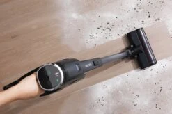 Swiss Pro+ Snoerloze Steelstofzuiger V18 29KPA INC Standaart Steelstofzuigers Steelstofzuiger Draadloos Met Kruimeldief Turbo Stand Led Verlichting In Mondstuk Sterke Zuigkracht Edition 2023 -Leifheit Store 1200x799 150