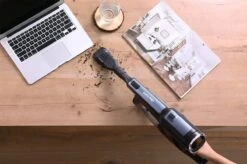 Swiss Pro+ Snoerloze Steelstofzuiger V18 29KPA INC Standaart Steelstofzuigers Steelstofzuiger Draadloos Met Kruimeldief Turbo Stand Led Verlichting In Mondstuk Sterke Zuigkracht Edition 2023 -Leifheit Store 1200x799 151