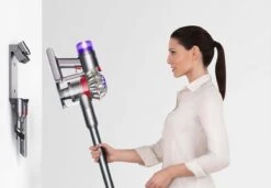 Dyson V8 Total Clean - Steelstofzuiger -Leifheit Store 1200x832 3