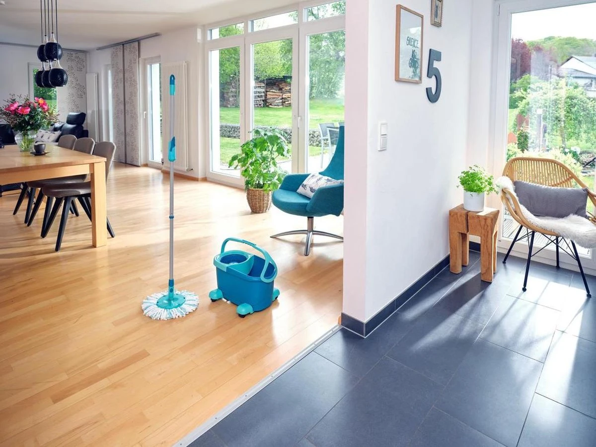 Leifheit Clean Twist Disc Mop Ergo - Dweil Set Compleet Systeem Met Wieltjes - 6 Liter 5 Leifheit Clean Twist Disc Mop Ergo - Dweil Set Compleet Systeem Met Wieltjes - 6 Liter - Afbeelding 5