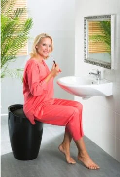 Wenko Badkamer Stoel & Wasmand Candy Zwart -Leifheit Store 814x1200 1