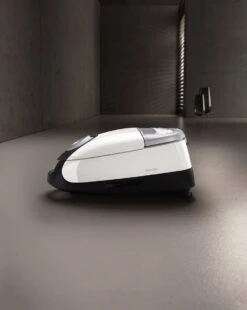 Miele Complete C2 PowerLine - Stofzuiger Met Zak - Lotuswit 11 Miele Complete C2 PowerLine - Stofzuiger Met Zak - Lotuswit -Leifheit Store 955x1200 4